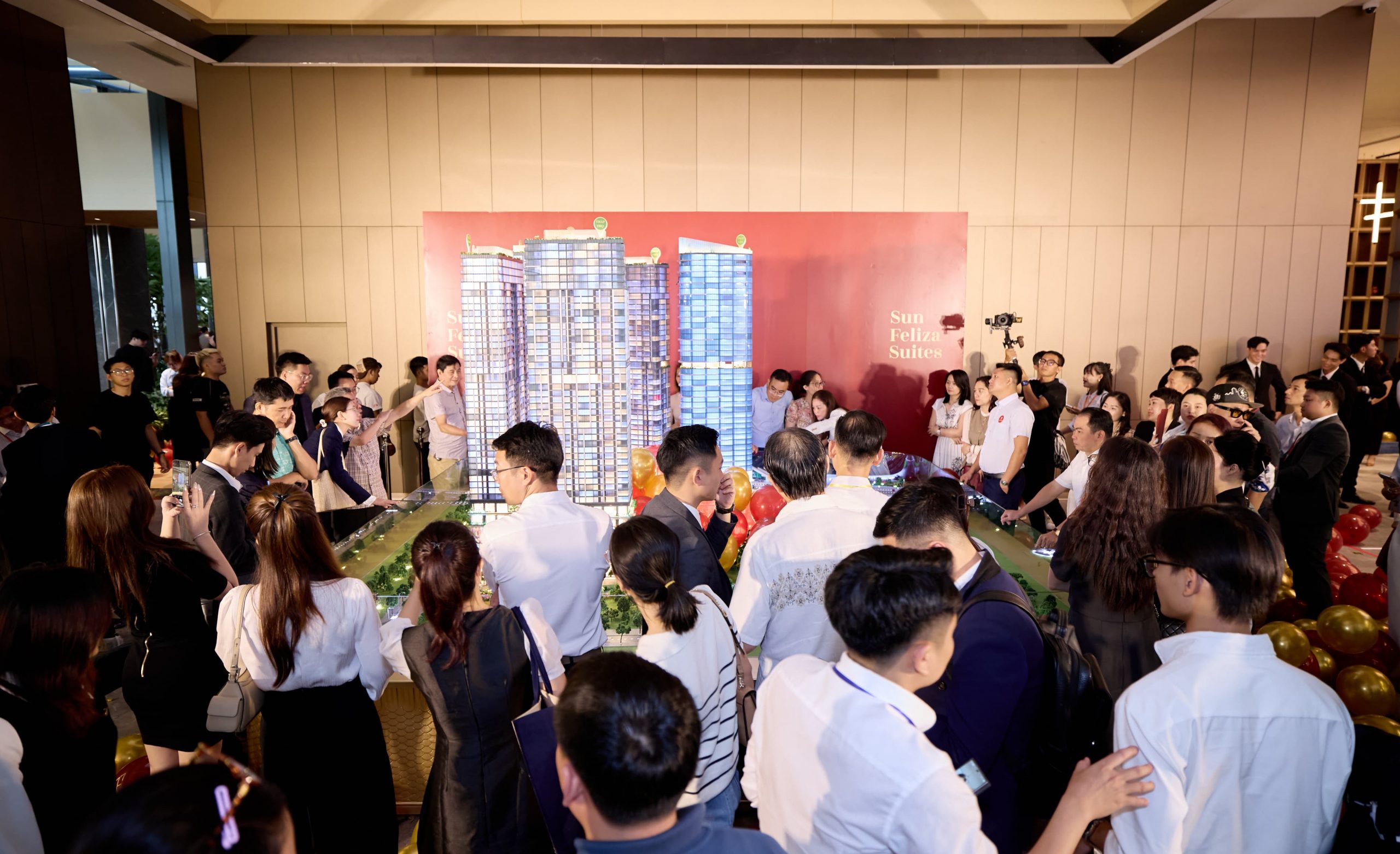 Sun Group ra mắt văn phòng bán hàng Sun Gallrely Tây Hồ, sa bàn, nhà mẫu Sun Cầu Giấy Sun Group ra mat van phong ban hang Sun Gallrely Tay Ho, sa ban nha mau Sun Cau Giay